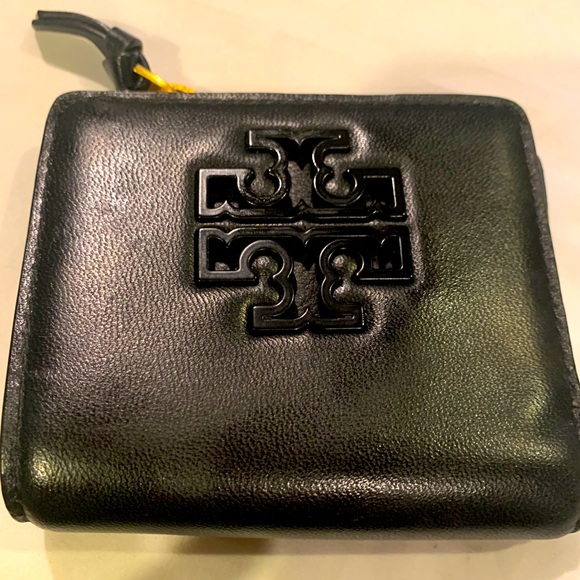 Tory Burch Handbags - Tory Burch soft leather wallet
